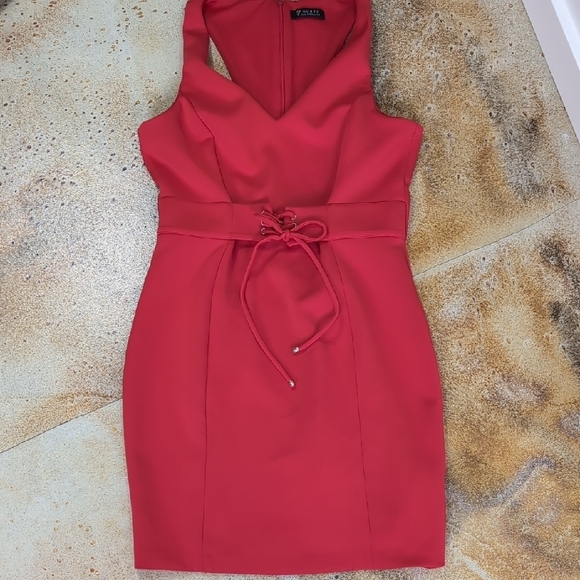 Guess | Red Sleeveless V-Neck Tie Front Mini Bodycon Dress Size L - Picture 1 of 8